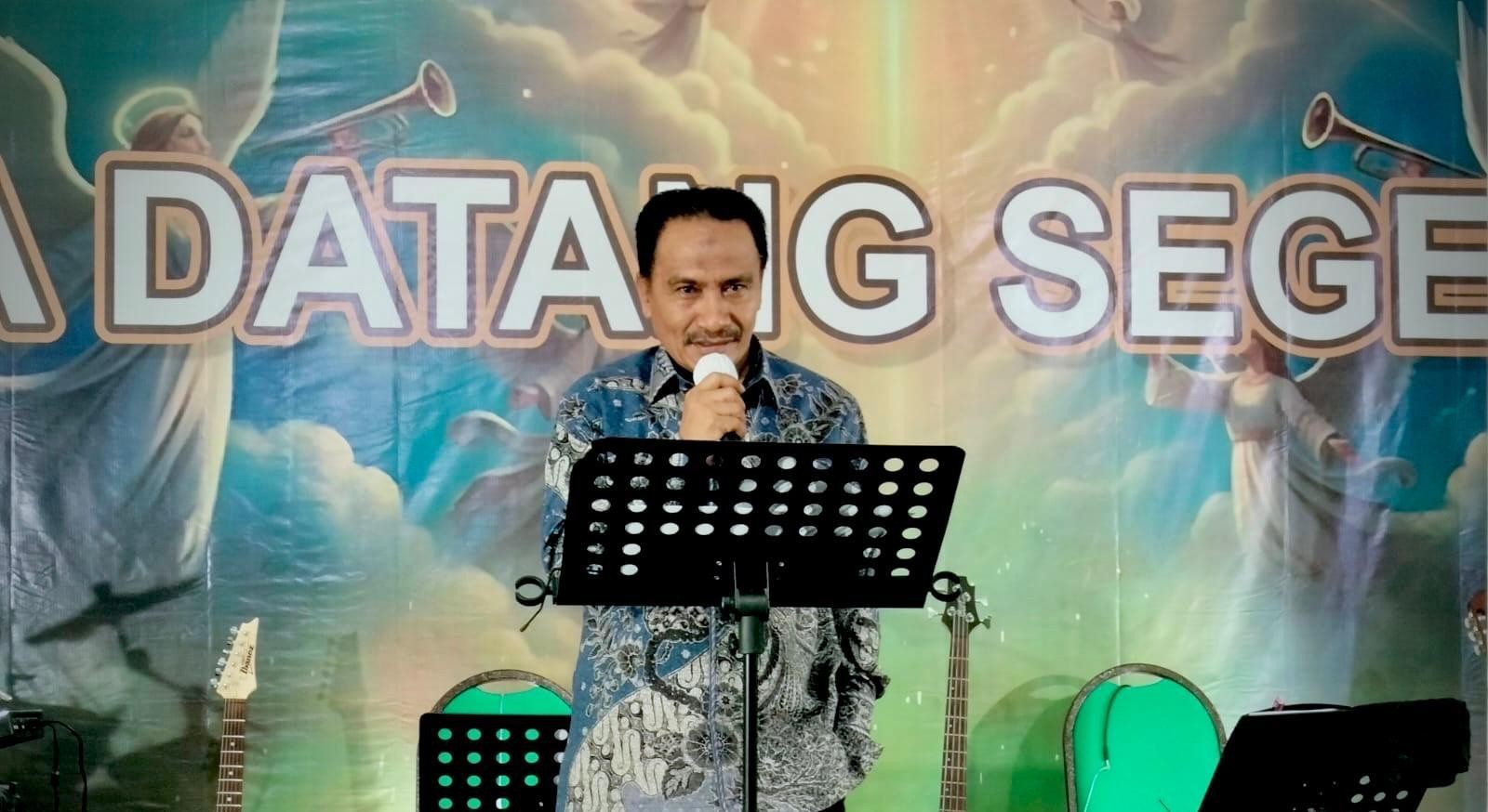 Malam Natal Bersama, Wabup Dompu Ajak Jemaat Jadi Pribadi yang Menebar Cinta Kasih Sesama Manusia