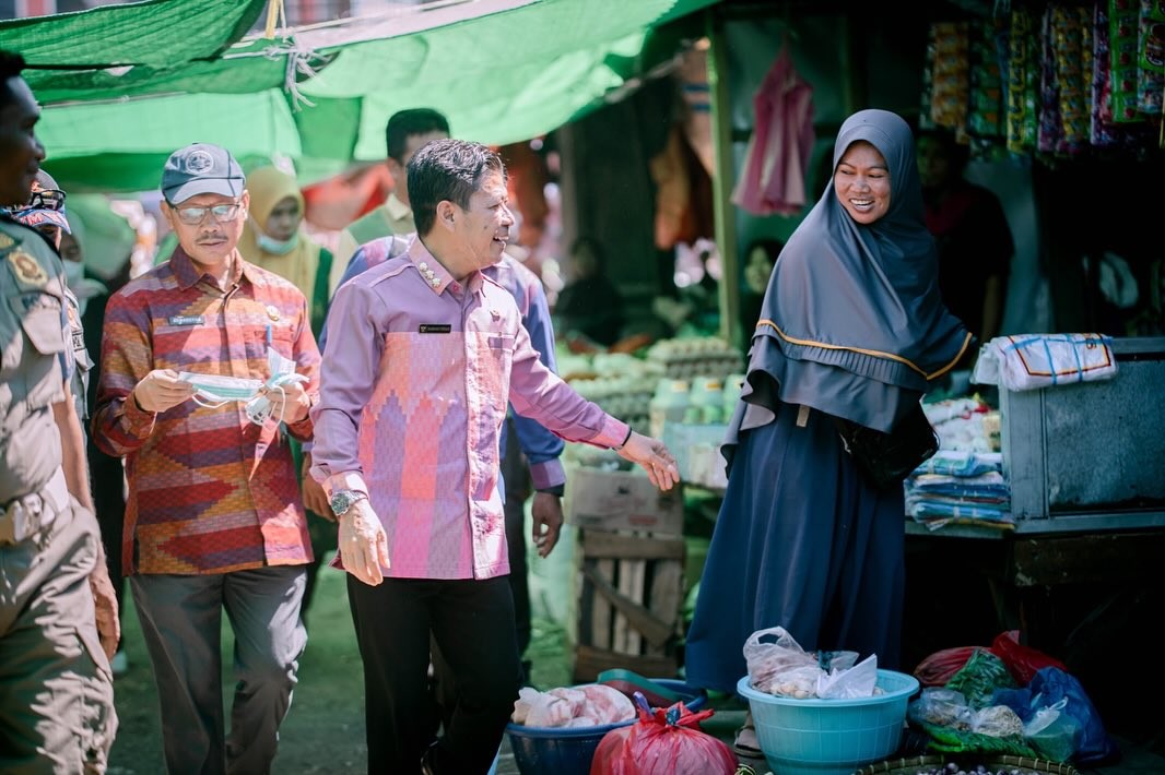 Bupati Dompu Beserta Sejumlah Pimpinan Perangkat Daerah Tinjau Pasar Soriutu