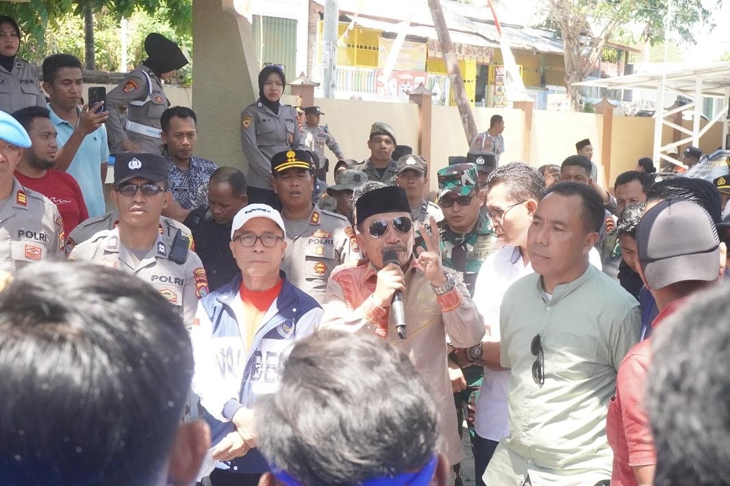 Unjuk Rasa Damai, Wabup Dompu dan Ketua DPRD Temui Massa Aksi PMII