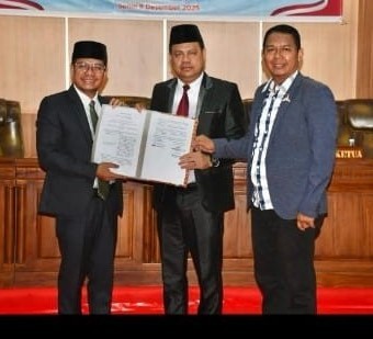 Bupati Dompu Hadiri Rapat Paripurna Penetapan Pencabutan Tiga Peraturan Daerah