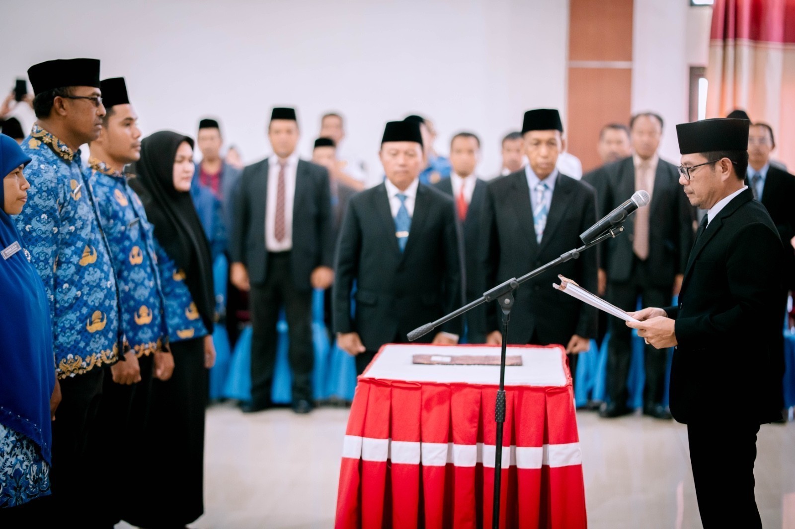 Bupati Dompu Lantik dan Ambil Sumpah Jabatan