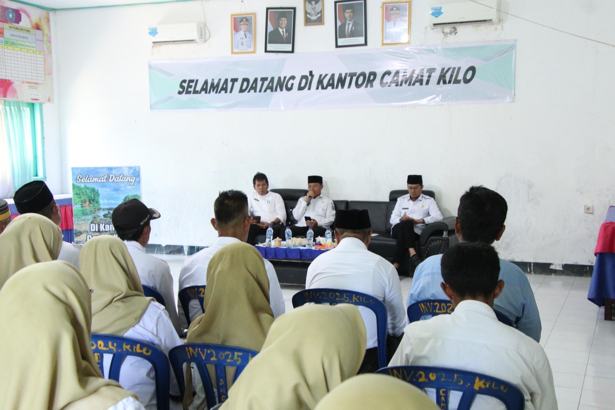 BUPATI DOMPU BERIKAN PEMBINAAN KEPADA ASN DAN KEPALA DESA SE KECAMATAN KILO