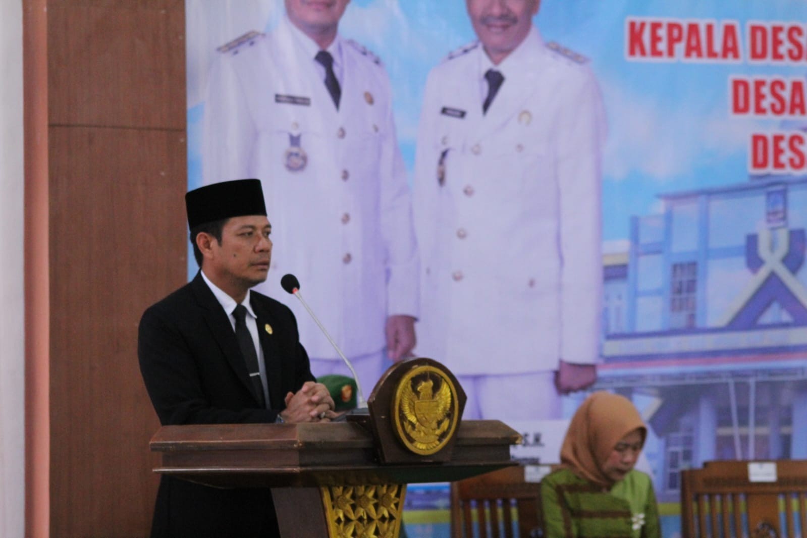 Lantik Kades Marada dan Bara, Bupati Dompu Ingatkan Tugas Utama Sebagai Pelayan Masyarakat