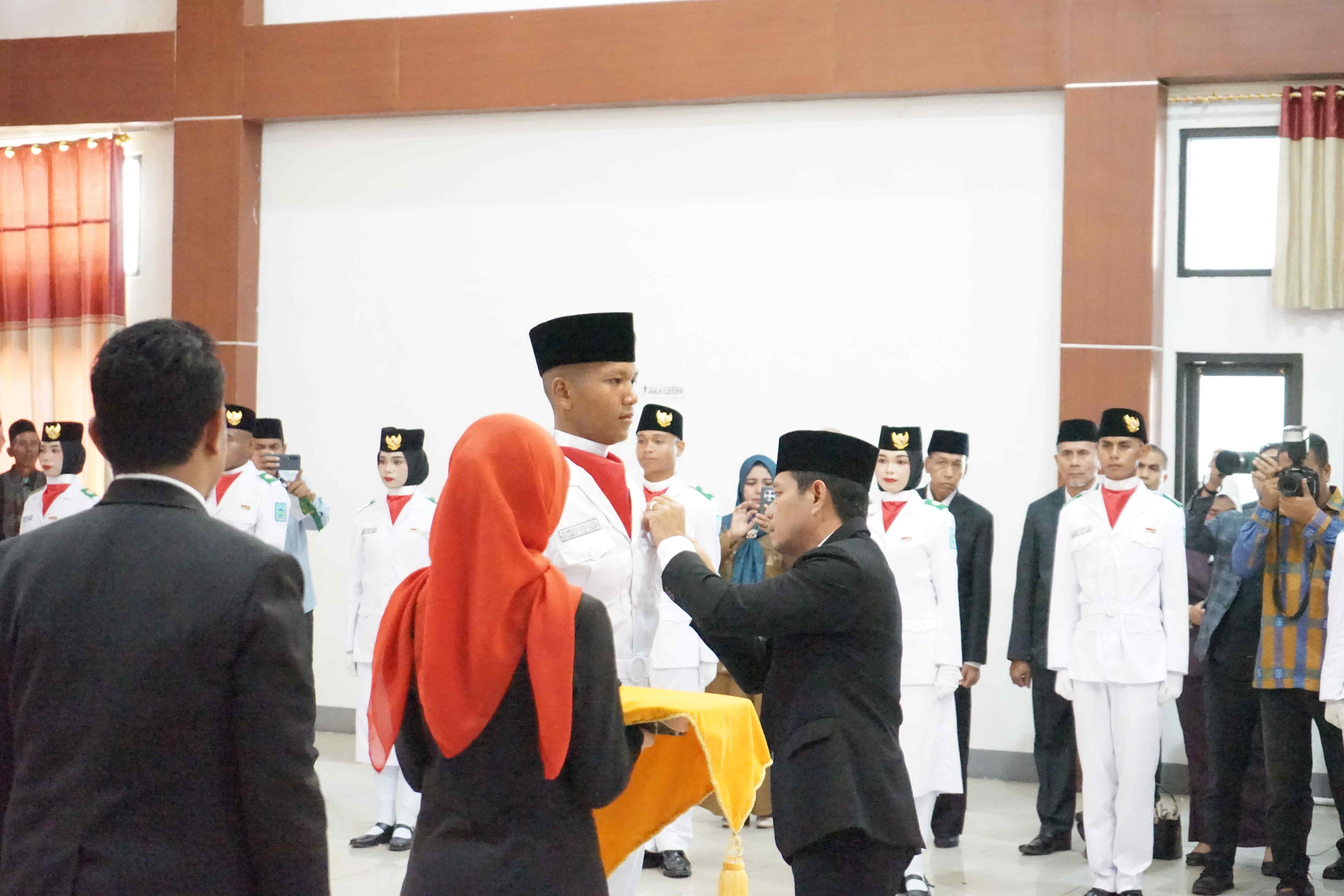 Momen Bersejarah Paskibraka Dompu: Pertama Kali Dilantik Pagi Hari, Sambutan Bupati Penuh Pesan Mendalam