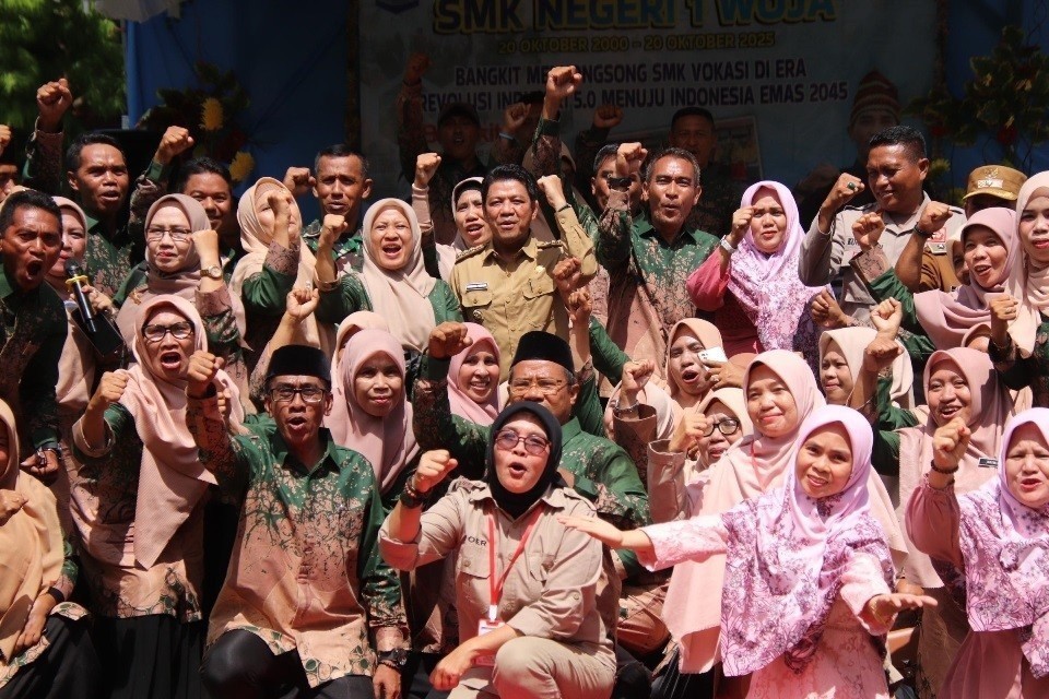 Hadiri HUT Ke-25 SMKN 1 Woja, Bupati Dompu Apresiasi Berbagai Pencapaiannya