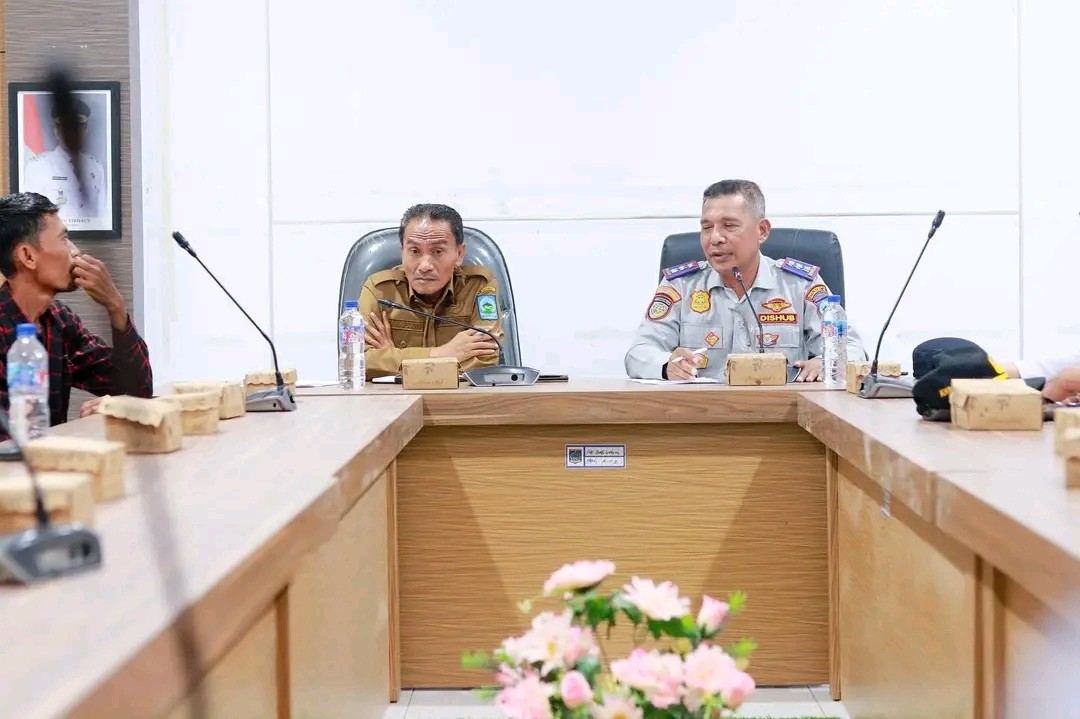 Wakil Bupati Dompu Pimpin Rapat Urun Rembuk Kegiatan Bongkar Pasang di Pelabuhan Soro