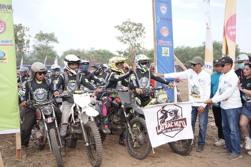 Ribuan Crosser Taklukkan Eksotisme Lakey dalam Trabas Festival Lakey.