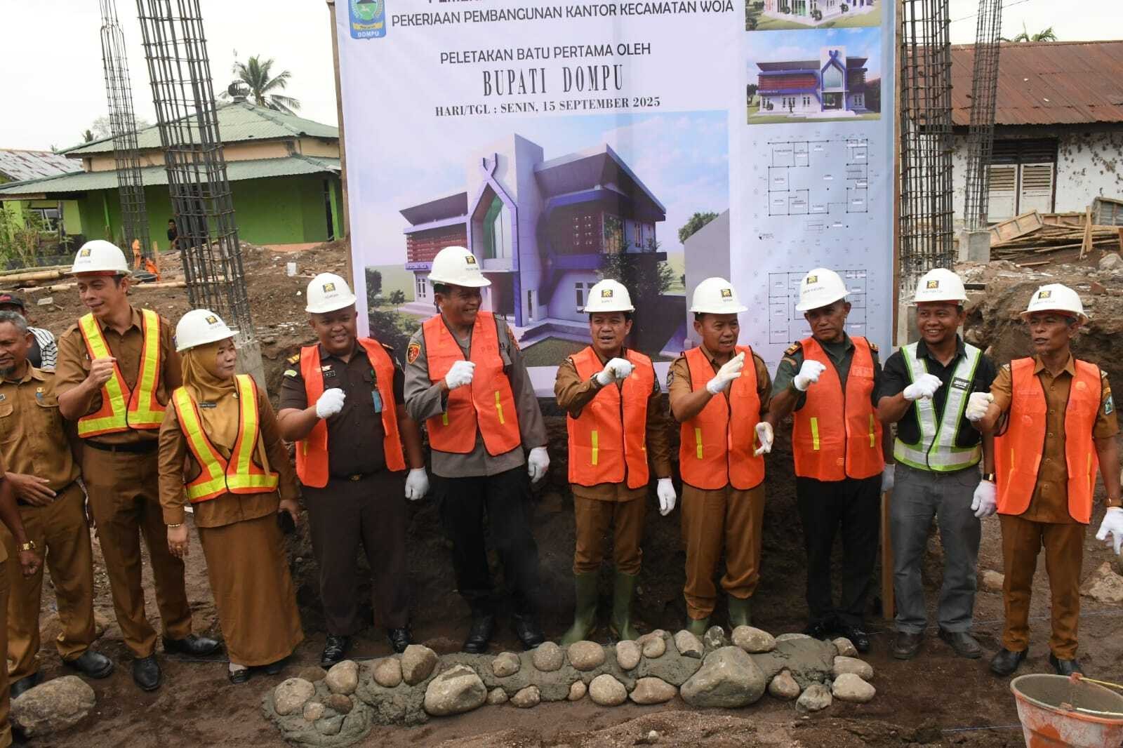 Wujud Janji Pembangunan, Bupati Dompu Resmikan Pembangunan Kantor Camat Woja