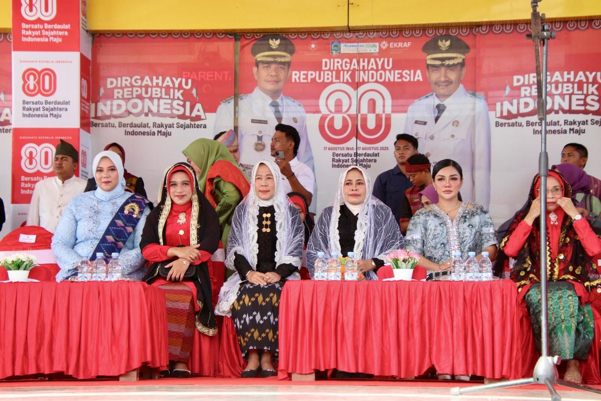 Ketua TP. PKK dan Ketua GOW Kabupaten Dompu Hadiri HUT NTB Ke-67