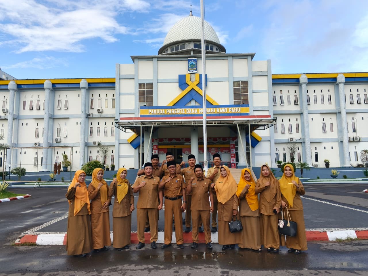 Apel Perdana 2026 di Lapangan Klaster Beringin, Pj Sekda Dompu Tekankan Disiplin ASN