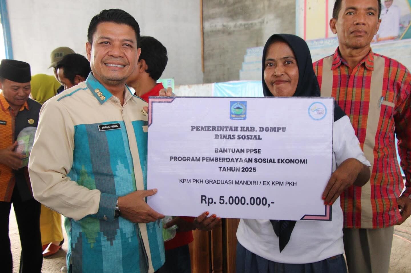 PEMERINTAH KAB. DOMPU  MEMBERIKAN PROGRAM PENGUATAN SOSIAL EKONOMI  KPM PKH YANG DI GRADUASI SEJAHTERA MANDIRI SEBAGAI UPAYA MEMPERCEPAT PENURUNAN ANGKA KEMISKINAN