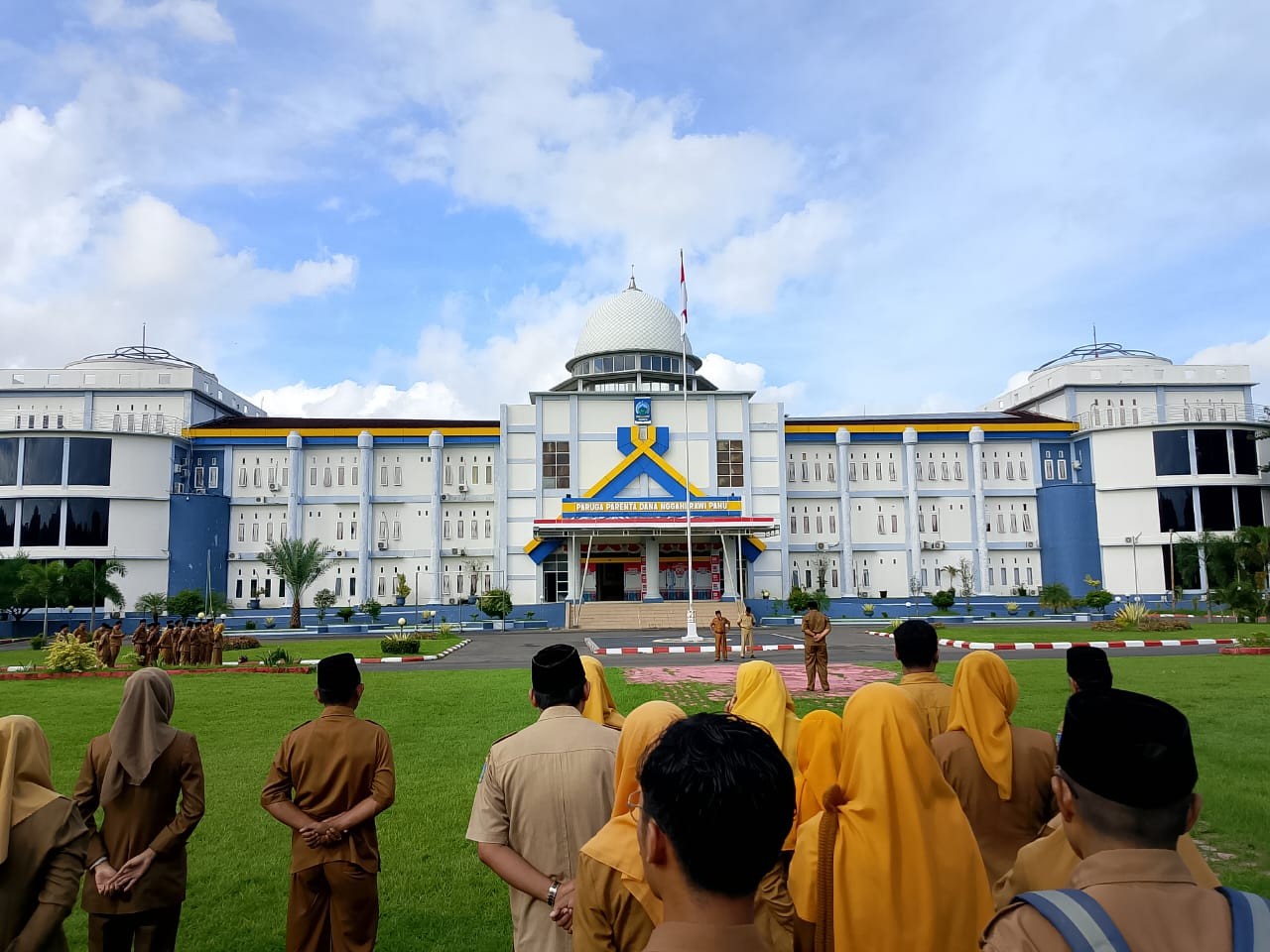 Sekda Dompu Tekankan Disiplin dan Penyelesaian Laporan Akhir Tahun pada Apel Klaster Beringin