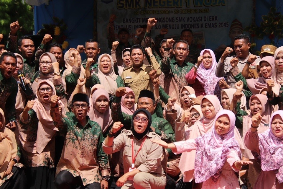 Hadiri HUT Ke-25 SMKN 1 Woja, Bupati Dompu Apresiasi Berbagai Pencapaiannya