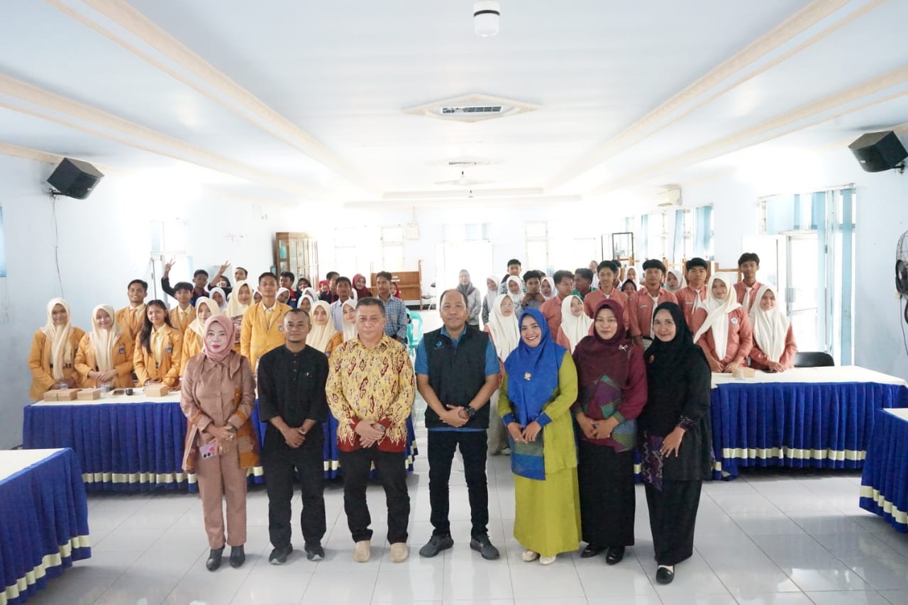 Literasi Digital Dominasi Pelajar Dompu: Diajak Jadi Pahlawan Digital oleh Kabid Persandian Diskominfo kabupaten Dompu