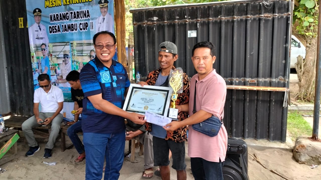 Wakili Bupati Dompu, Kadis Perikanan dan Kelautan Tutup Lomba Perahu Ketinting